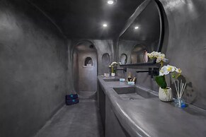 Two Bedroom Villa With Private Indoor Cave Pool