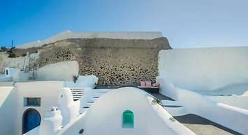 Two Bedroom Villa With Private Indoor Cave Pool