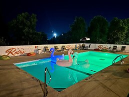 The Retro Hotel