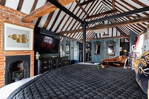 Staycations Maldon Suites