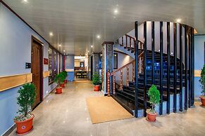 Sumi Queen's Yard Rink Mall Darjeeling