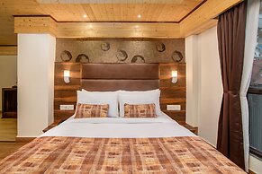 Sumi Queen's Yard Rink Mall Darjeeling