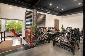 Sumi Queen's Yard Rink Mall Darjeeling