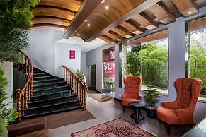 Sumi Queen's Yard Rink Mall Darjeeling