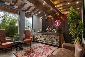 Sumi Queen's Yard Rink Mall Darjeeling