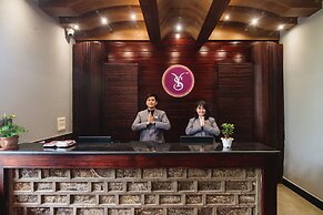 Sumi Queen's Yard Rink Mall Darjeeling