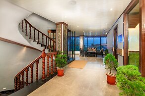 Sumi Queen's Yard Rink Mall Darjeeling