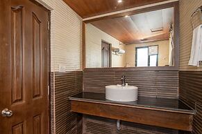 Sumi Queen's Yard Rink Mall Darjeeling