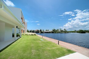 Cayman Luxury Rentals at One Canal Point