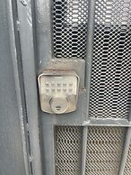 Luxurious Central Apt / 5 min from the Airport