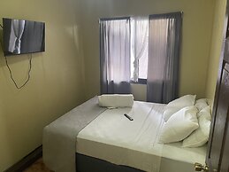 Luxurious Central Apt / 5 min from the Airport