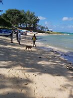 Le Shanoa-gite Feet in the Water