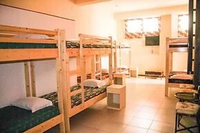 Room in Guest Room - Bed in Mixed Dormitory Room in Vila do Maio