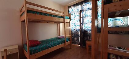 Room in Guest Room - Bed in Mixed Dormitory Room in Vila do Maio