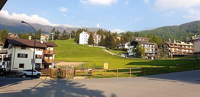 Casa Sofia - Magnificent new Built Town Center Studio Apartment With T