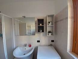 Marco Apartment - Holiday Apartment Luino