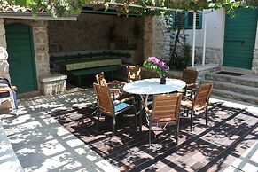 Spacious Holiday House Hana, Sleeps 12