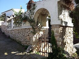 Spacious Holiday House Hana, Sleeps 12