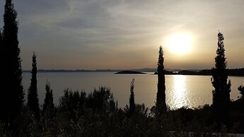 Spacious Holiday House Hana, Sleeps 12