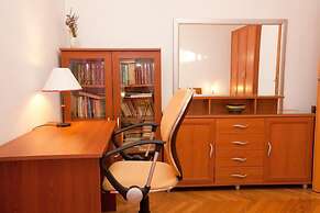 Spacious Apartment Milly With Pool