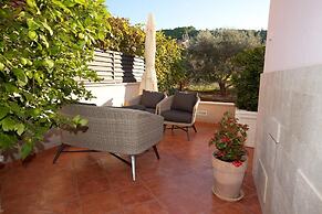 Spacious Apartment Milly With Pool