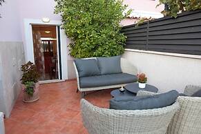 Spacious Apartment Milly With Pool