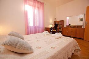 Spacious Apartment Milly With Pool