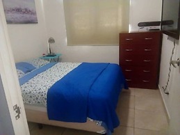 Room in Guest Room - Room in Comfortable Apartment Located on the Beac