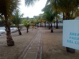 Room in Guest Room - Room in Comfortable Apartment Located on the Beac