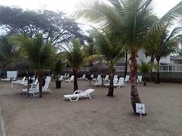 Room in Guest Room - Room in Comfortable Apartment Located on the Beac