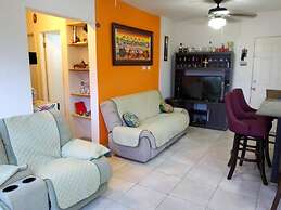 Room in Guest Room - Room in Comfortable Apartment Located on the Beac