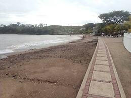 Room in Guest Room - Room in Comfortable Apartment Located on the Beac