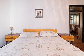 Lovely 2-bedroom Apartment Sonia, Sleeps 6
