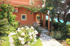 Villa Takis on Pelekas Beach, Apartment B With sea View