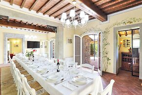 Luxury Villa in Tuscany With Pool Near Pisa and Florence - Eight Bedro