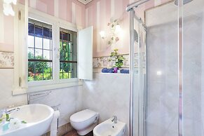 Luxury Villa in Tuscany With Pool Near Pisa and Florence - Eight Bedro