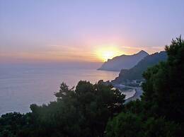 Villa Takis on Pelekas Beach Small House With Garden and sea View