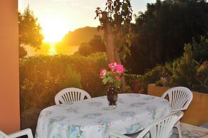 Villa Takis on Pelekas Beach Small House With Garden and sea View