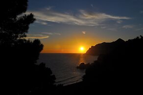 Villa Takis on Pelekas Beach Small House With Garden and sea View