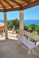 Villa Takis on Pelekas Beach Small House With Garden and sea View