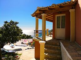 Villa Takis on Pelekas Beach Small House With Garden and sea View