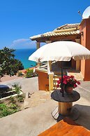 Villa Takis on Pelekas Beach Small House With Garden and sea View