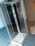 Comfortable Apartment With Hydromassage Shower