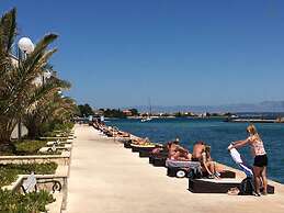 Beachfront Holiday House Žal