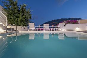 Spacious 3-bed Villa With Private Pool in Pyrgos