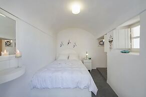 Spacious 3-bed Villa With Private Pool in Pyrgos