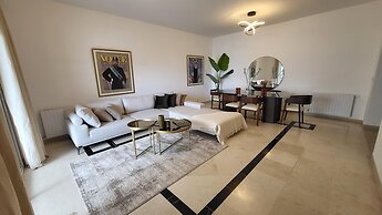 The Perfect Flat Sea Side Central Luxurious