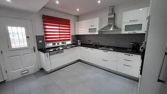 The Perfect Flat Sea Side Central Luxurious