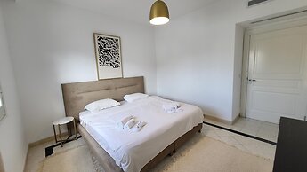 The Perfect Flat Sea Side Central Luxurious