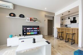 Brand new Spacious 1bd apt With City View